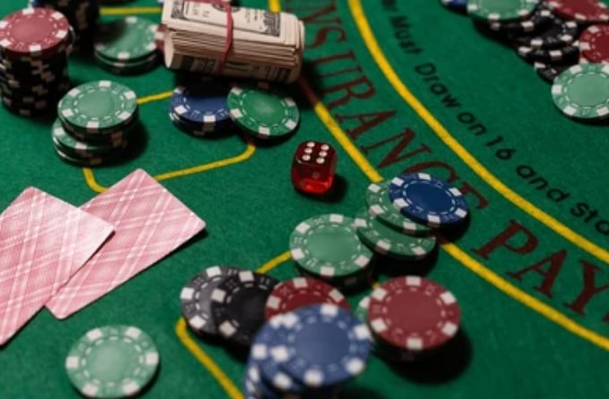 Fitur Re-Spin Starburst di cola togel dengan Wild terkunci dan reel yang berputar kembali